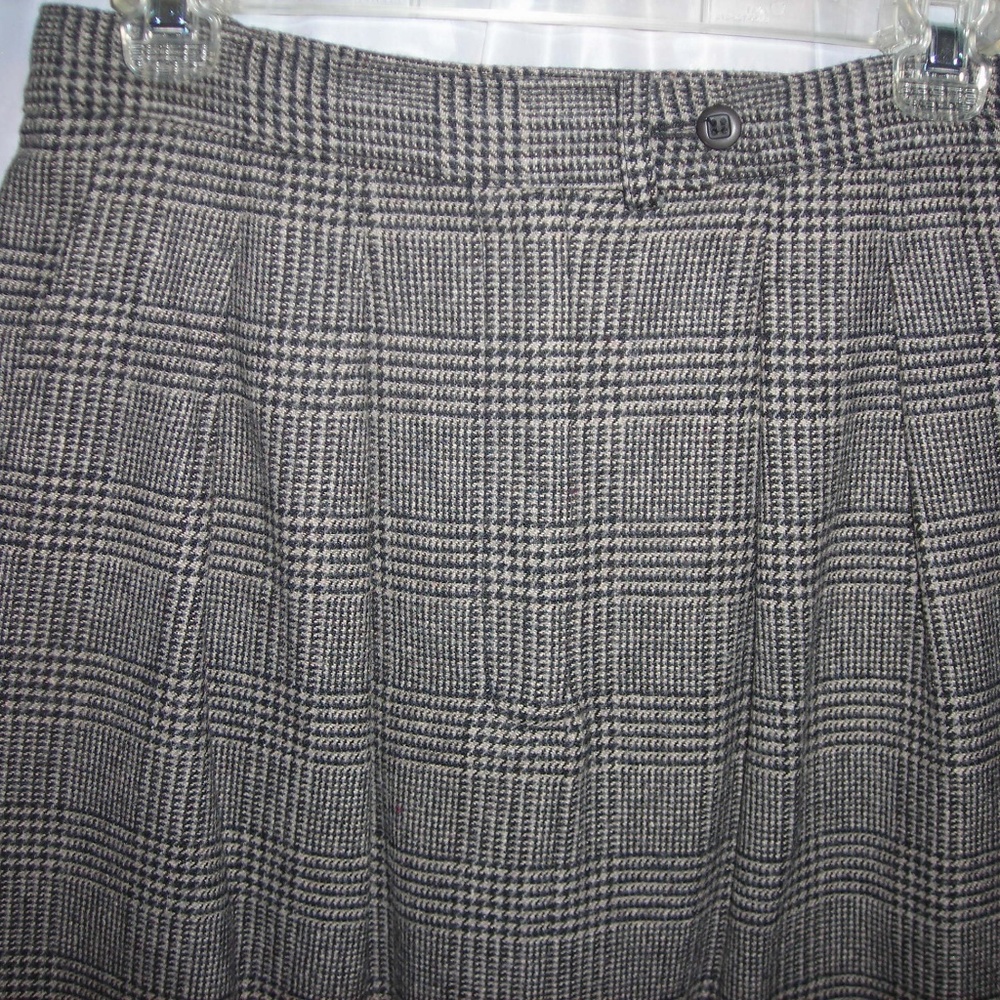 Ladies,skirt,sz.10,checks,